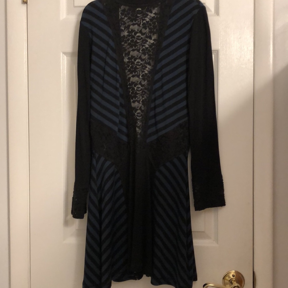 Lace Inset Wrap Long Top - Picture 4 of 6
